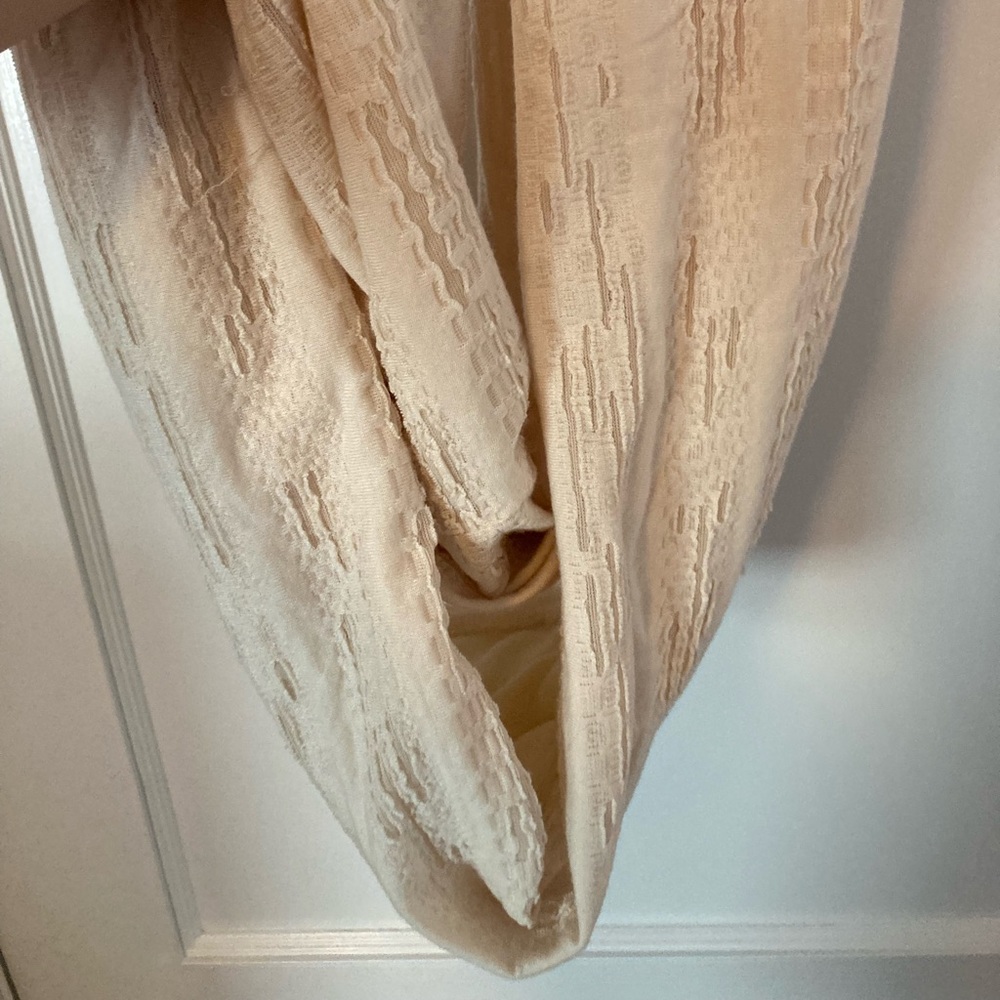 Sholdit infinity scarf with hidden pocket